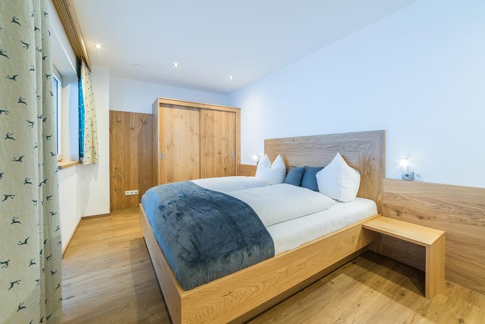 Bed, Photo of the whole room, Decorative detail