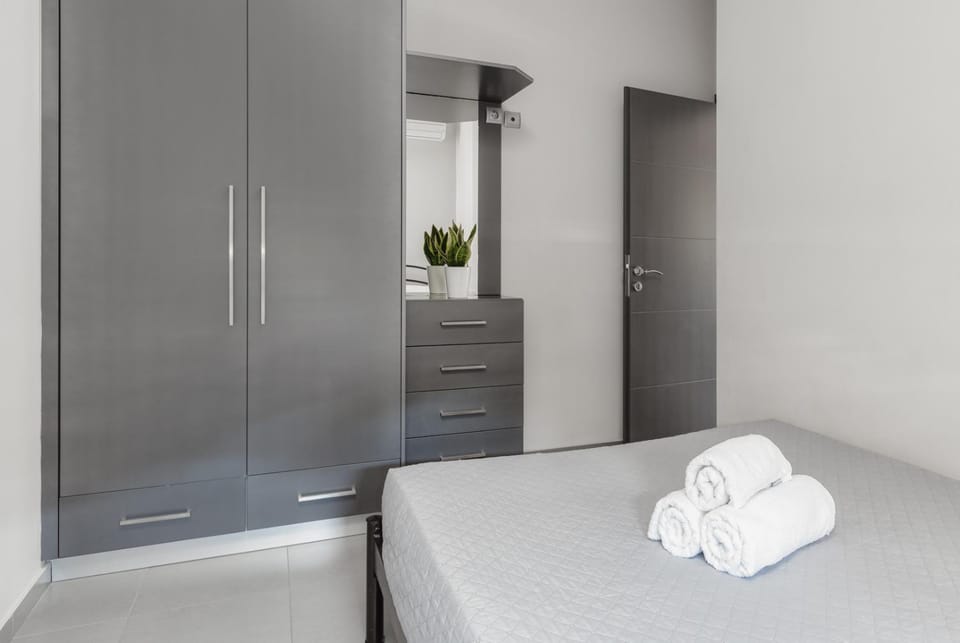 Bed, Photo of the whole room, Bedroom, towels, wardrobe