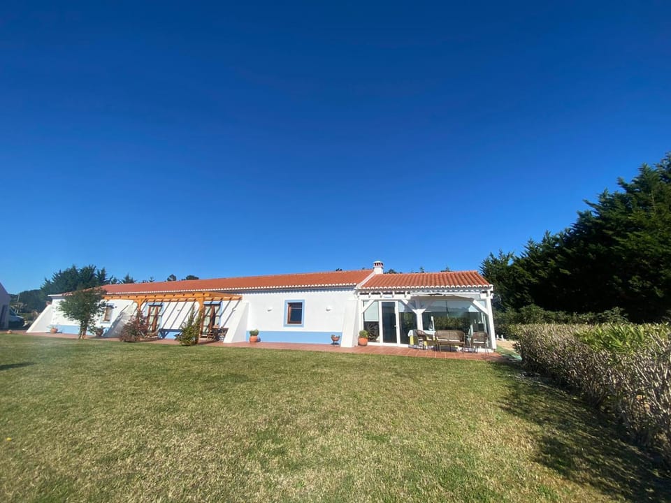 Property building, Garden, Balcony/Terrace