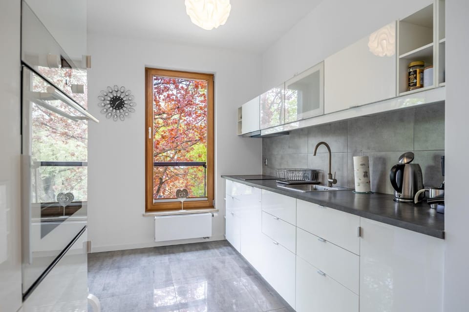 Coffee/tea facilities, Kitchen or kitchenette, dishwasher, stove, toaster