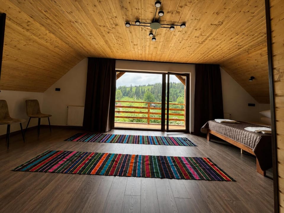 Photo of the whole room, Bedroom, Mountain view