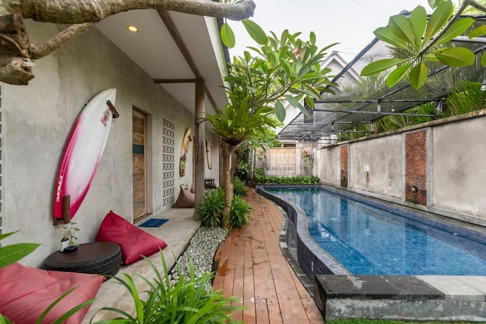 Swimming pool