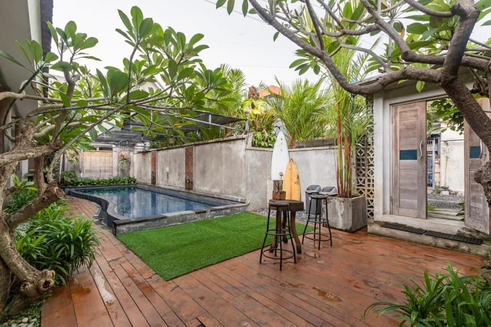 Swimming pool, Internal: Not applicable to any particular room