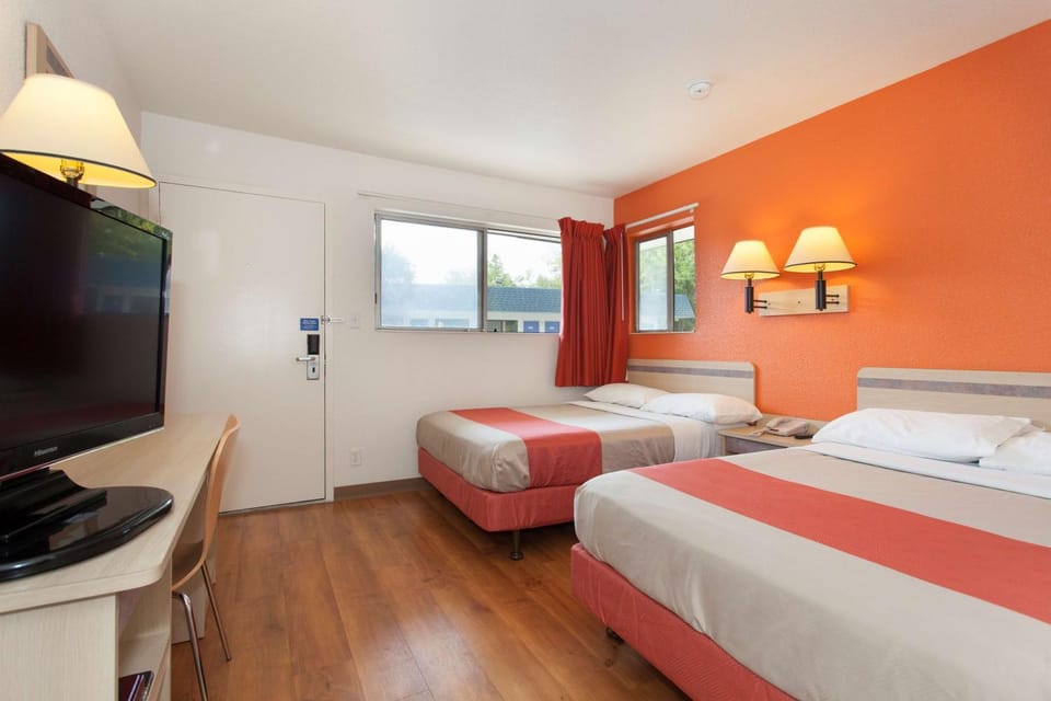 TV and multimedia, Bedroom, On site