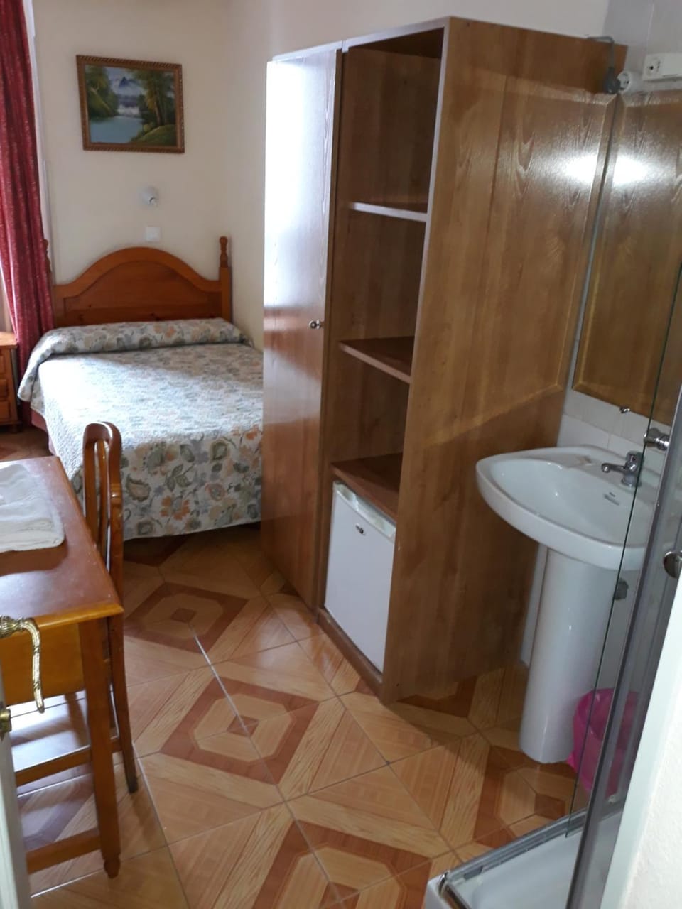 TV and multimedia, Photo of the whole room