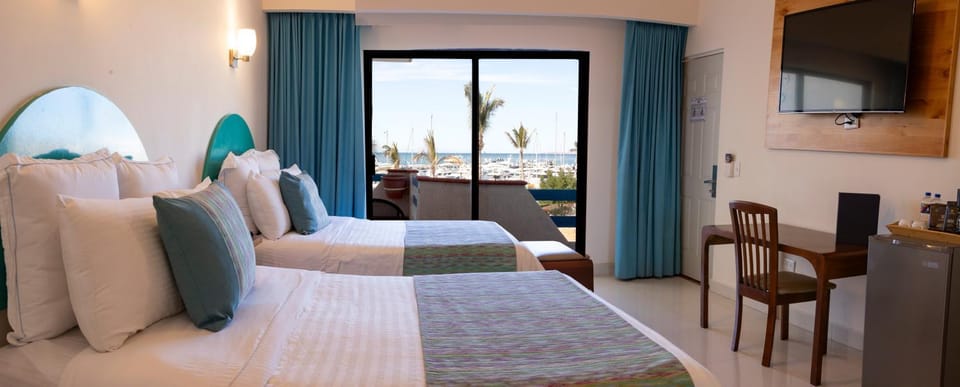 Bed, TV and multimedia, Photo of the whole room