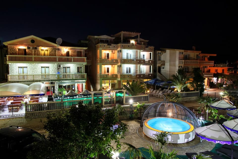 Balcony/Terrace, Banquet/Function facilities