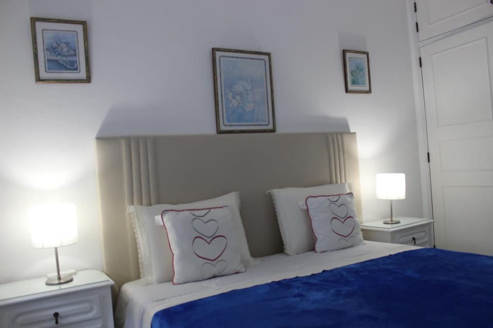 TV and multimedia, Photo of the whole room, Bedroom