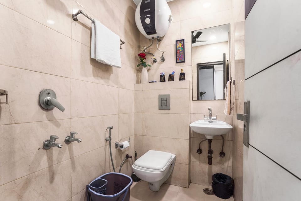 Shower, Toilet, Bathroom, towels