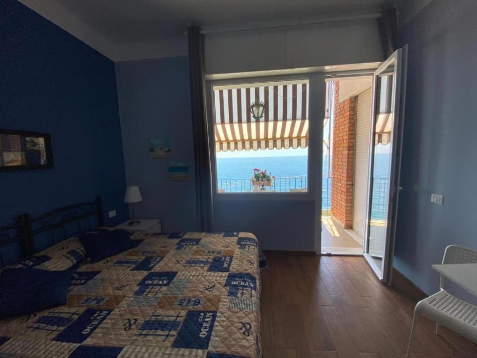 Bed, Photo of the whole room, Bedroom, Sea view