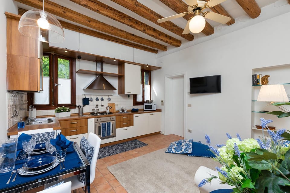 Kitchen or kitchenette, Living room, Food and drinks, Other, Other, Photo of the whole room, Decorative detail, Decorative detail, Dining area, On site, Family