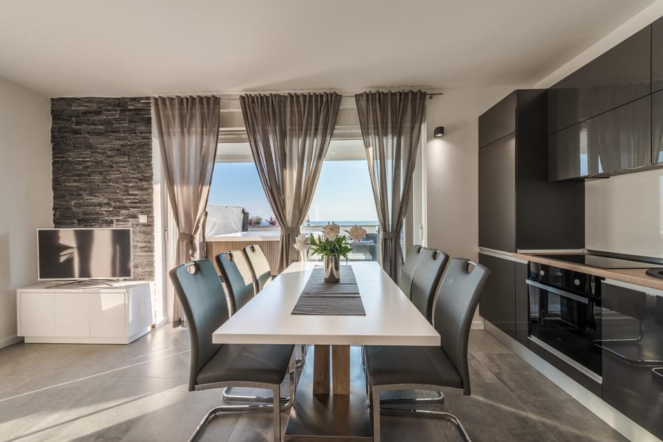 TV and multimedia, Kitchen or kitchenette, Dining area