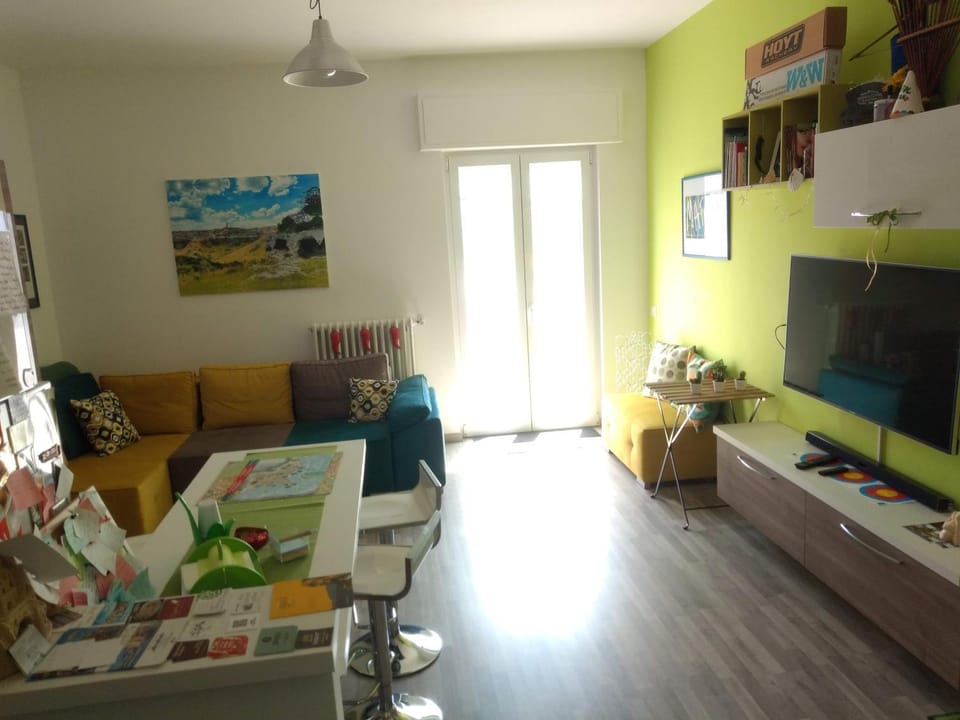 Communal lounge/ TV room, Breakfast