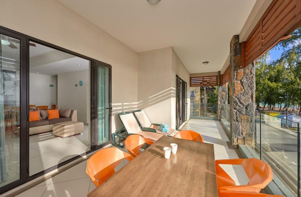West Front One No 4 with SEAFRONT - LICENSED BY TOURISM AUTHORITY 14977 Flic en Flac Mauritius Apartment in Flic en Flac