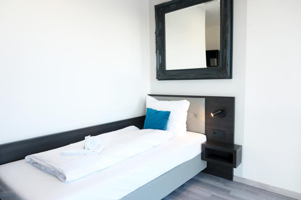 Shower, Bed, TV and multimedia, furniture, heating, internet, towels