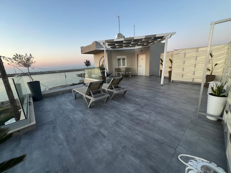Seating area, Sea view, sunbed