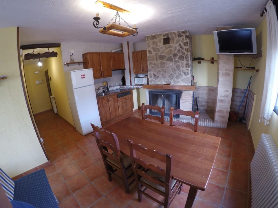 Kitchen or kitchenette, Living room, Seating area, Dining area, minibar, stove