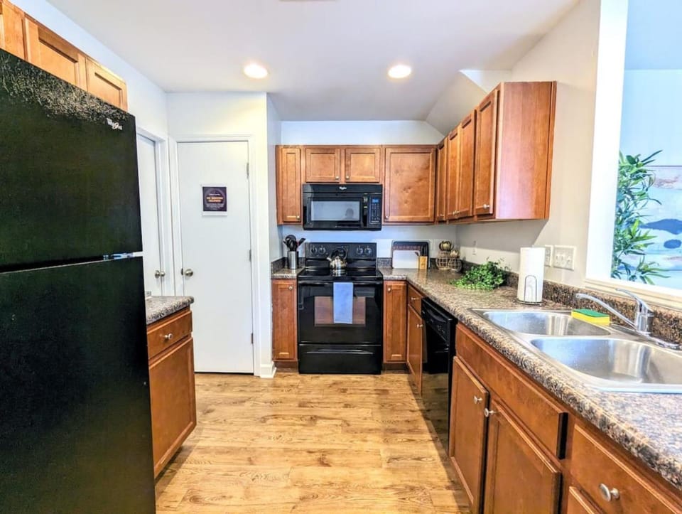 League Flats West End Apartment in Charlotte