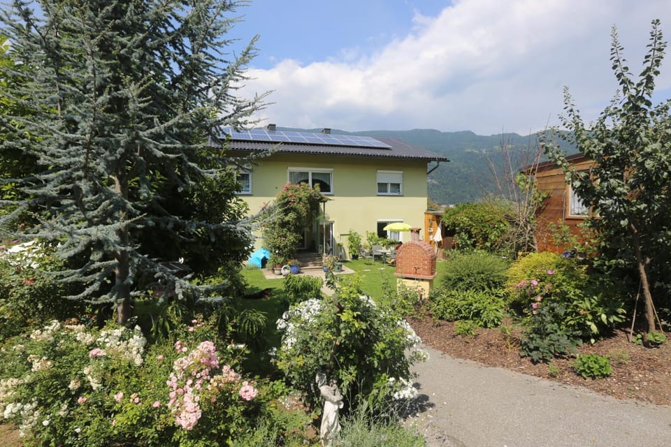 Property building, Facade/entrance, Garden