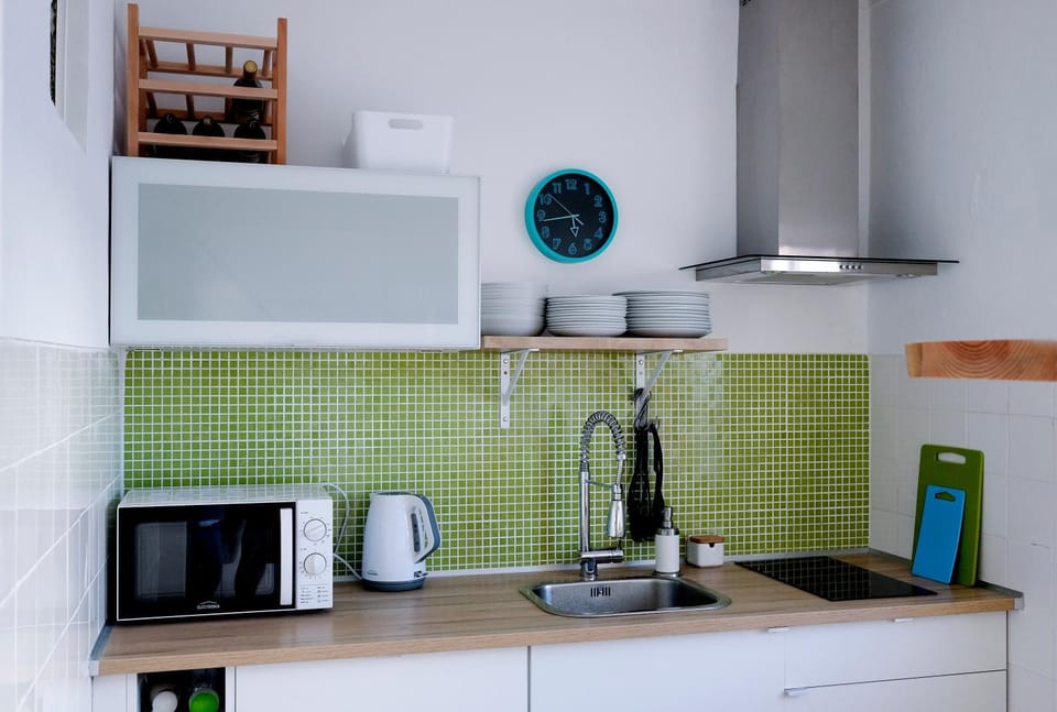 Coffee/tea facilities, Kitchen or kitchenette, stove, toaster