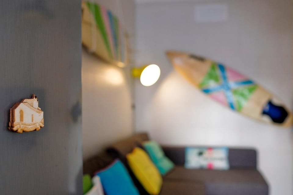 Bed, Living room, Decorative detail