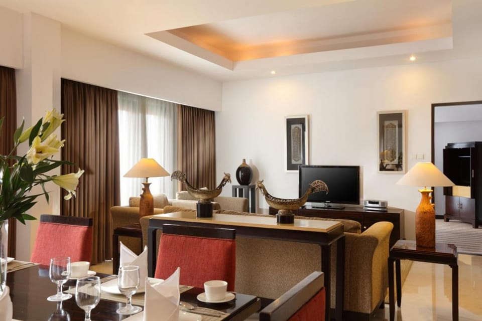 Living room, Dining area
