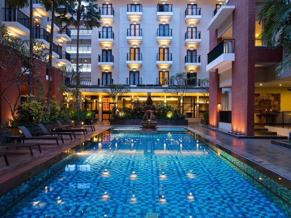 Property building, Balcony/Terrace, Floor plan, Swimming pool