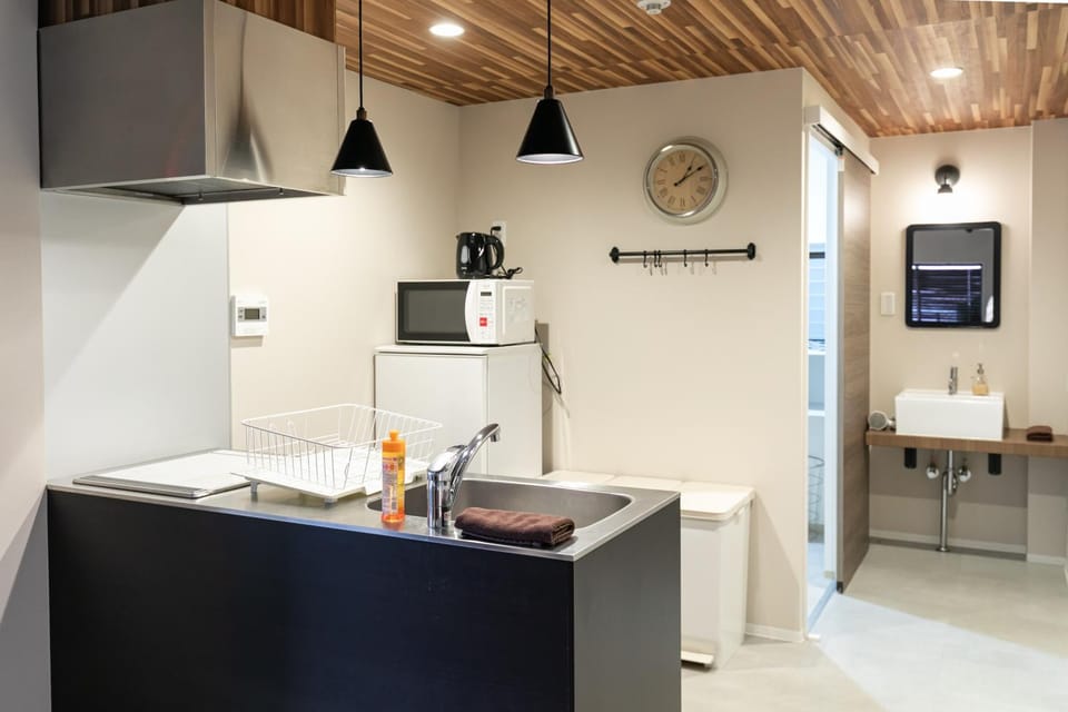 Shinosaka private house for 16ppl Bed and Breakfast in Osaka