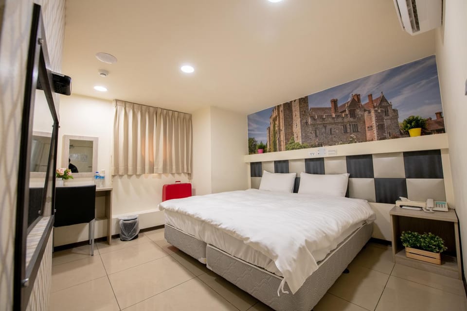 Photo of the whole room, bunk bed