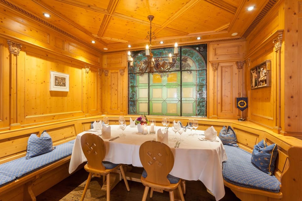 Restaurant/places to eat, Seating area