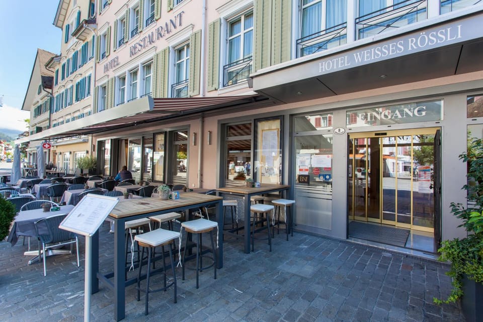 Property building, Restaurant/places to eat, Facade/entrance, Day, Balcony/Terrace, Location
