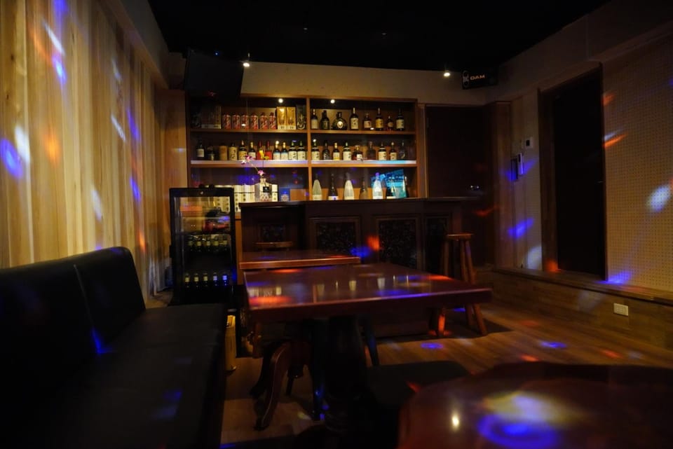 Lounge or bar, Lounge or bar