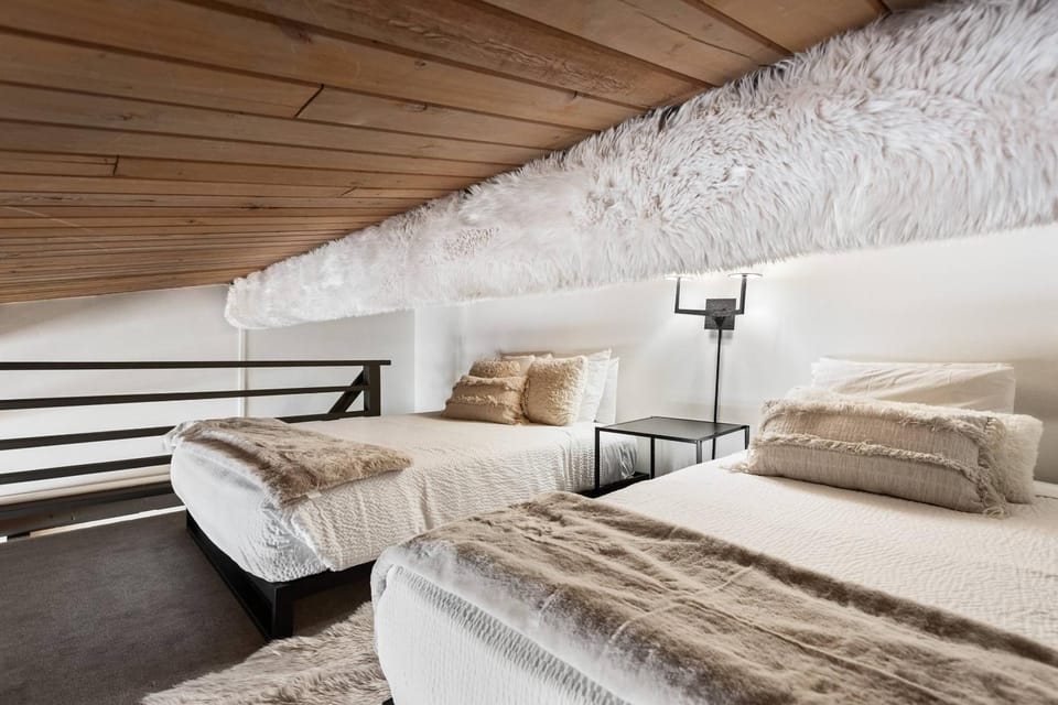Aspenwood Studio plus Loft - J12 House in Snowmass Village