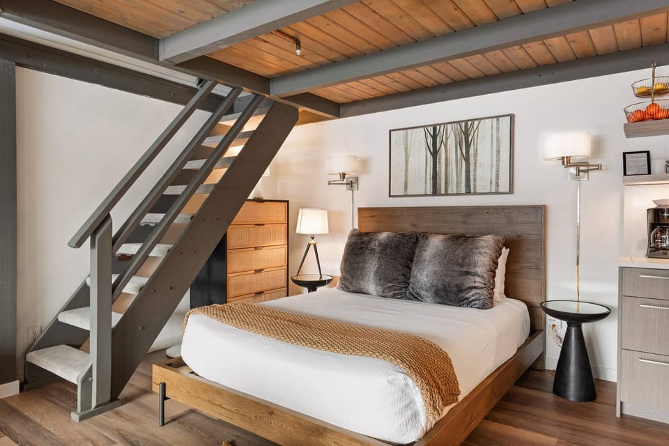Aspenwood Studio plus Loft - J12 House in Snowmass Village