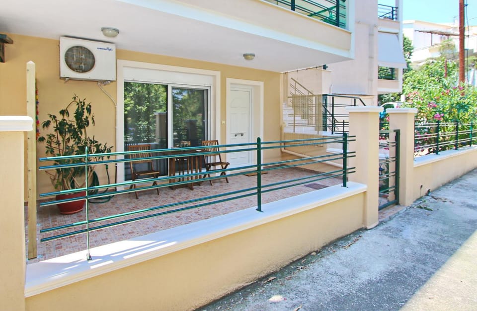 Facade/entrance, Balcony/Terrace