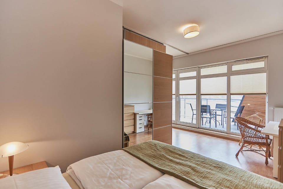 Bed, Photo of the whole room, Seating area