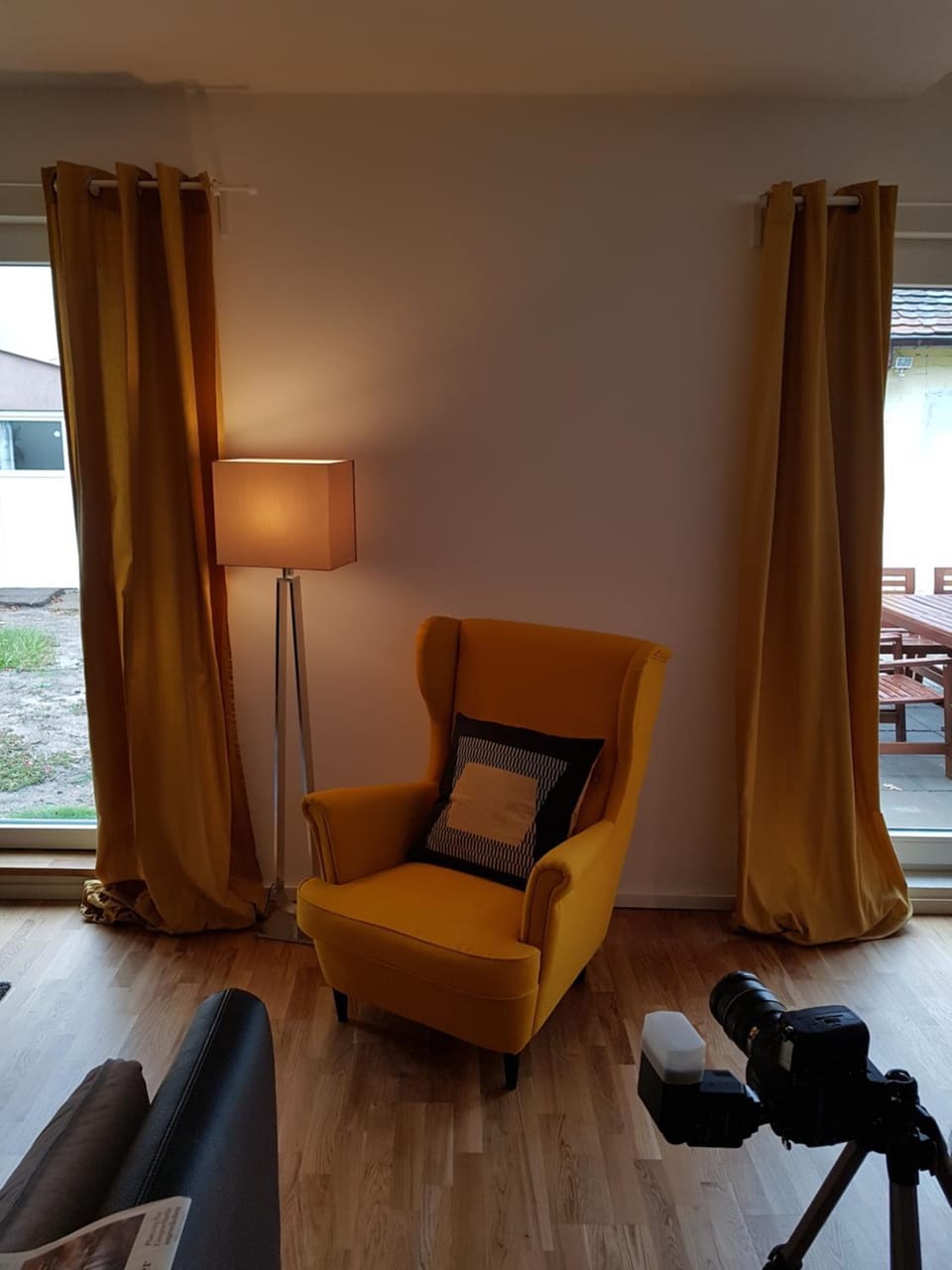 Photo of the whole room, Decorative detail