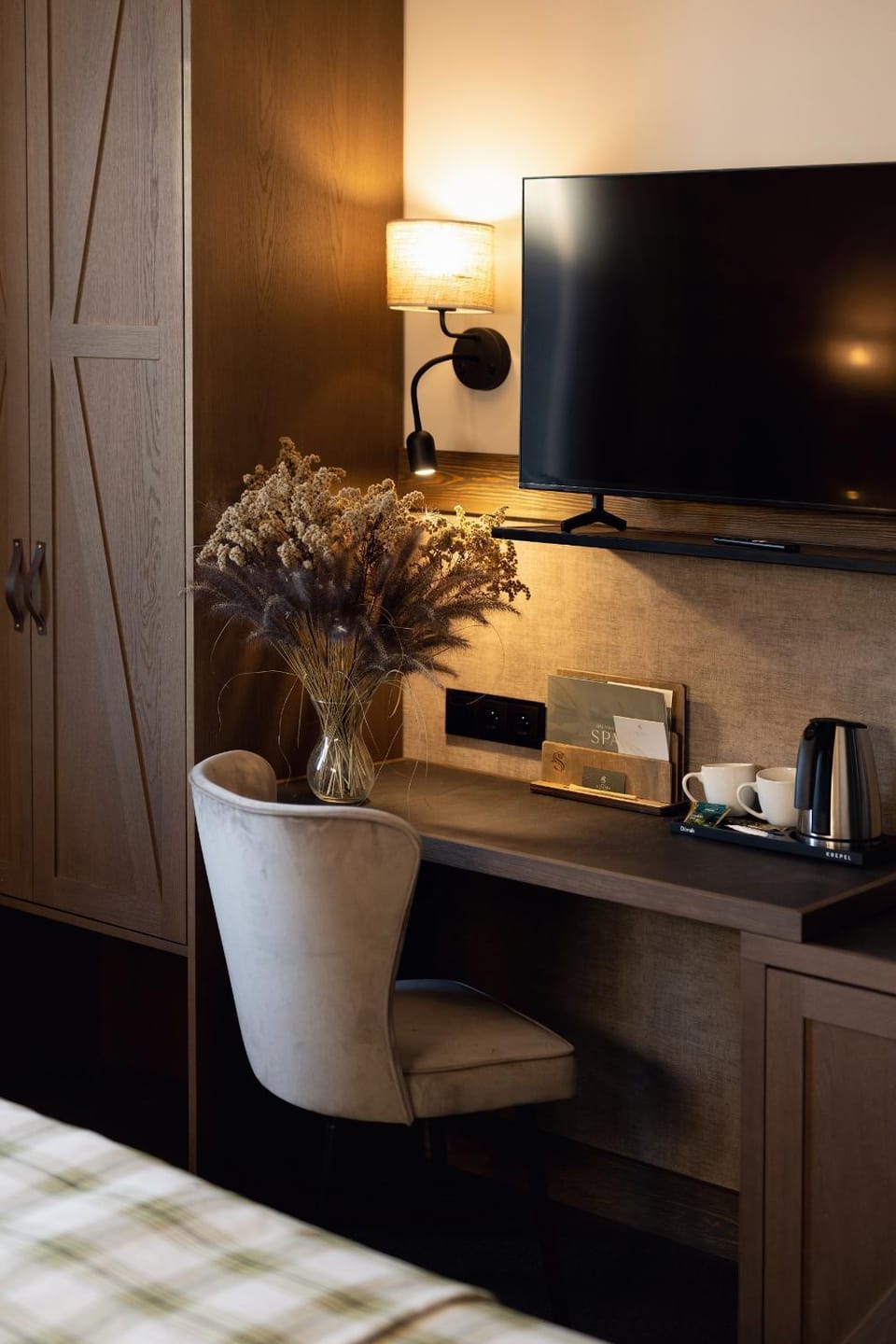 Bed, Coffee/tea facilities, Photo of the whole room, Bedroom, hair dresser