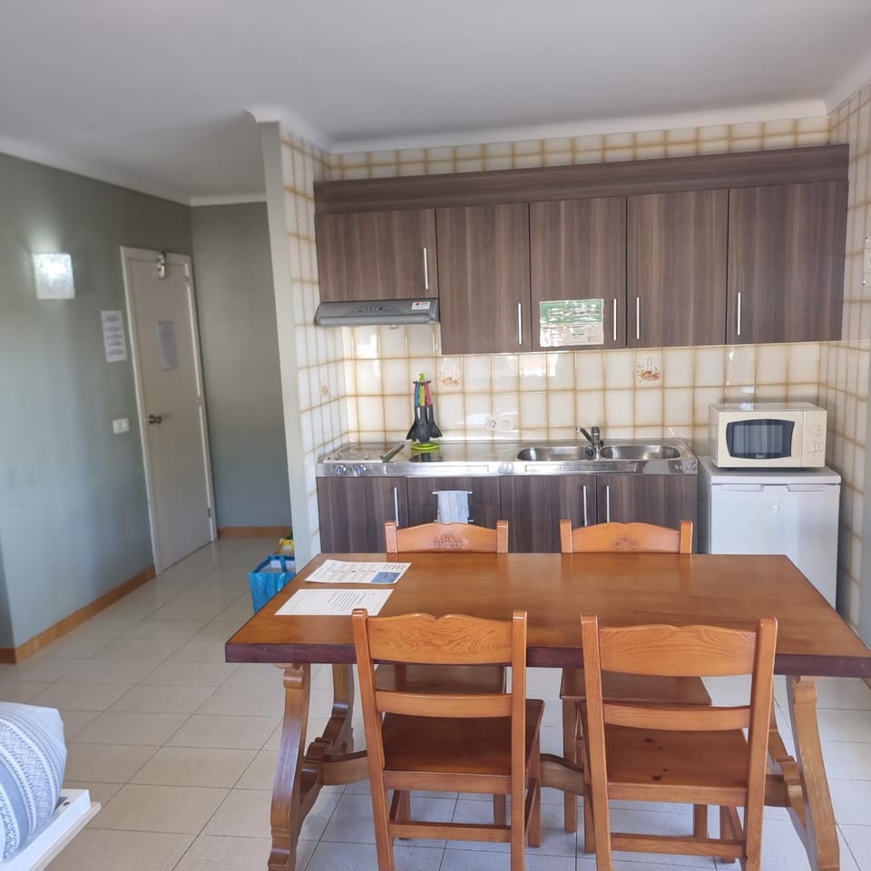 Property building, Kitchen or kitchenette, Living room