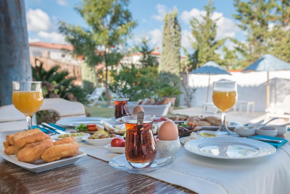 Restaurant/places to eat, Garden, Garden, Coffee/tea facilities, Balcony/Terrace, Balcony/Terrace, Banquet/Function facilities, Dining area, Garden view, Pool view, Breakfast