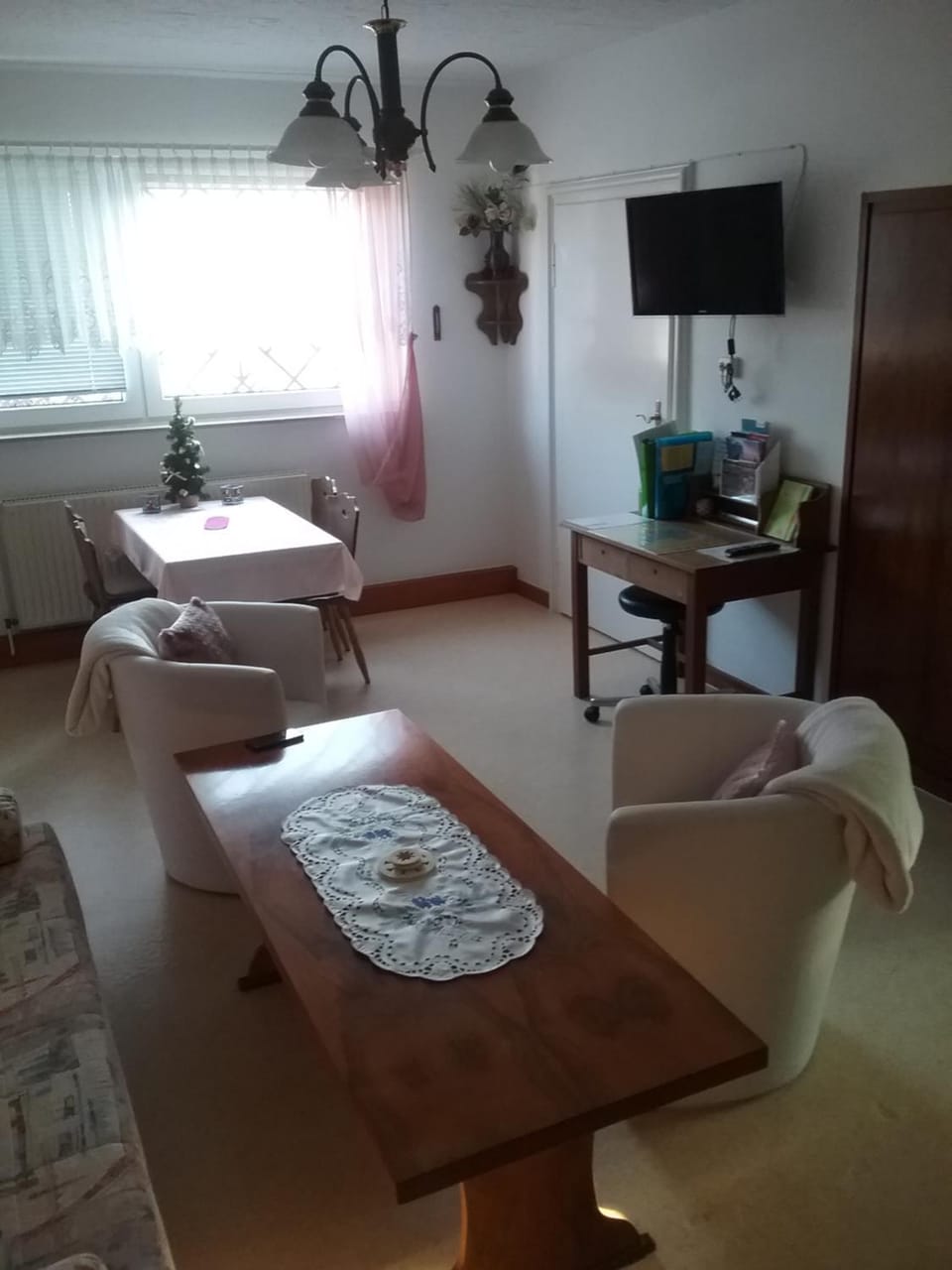 Communal lounge/ TV room