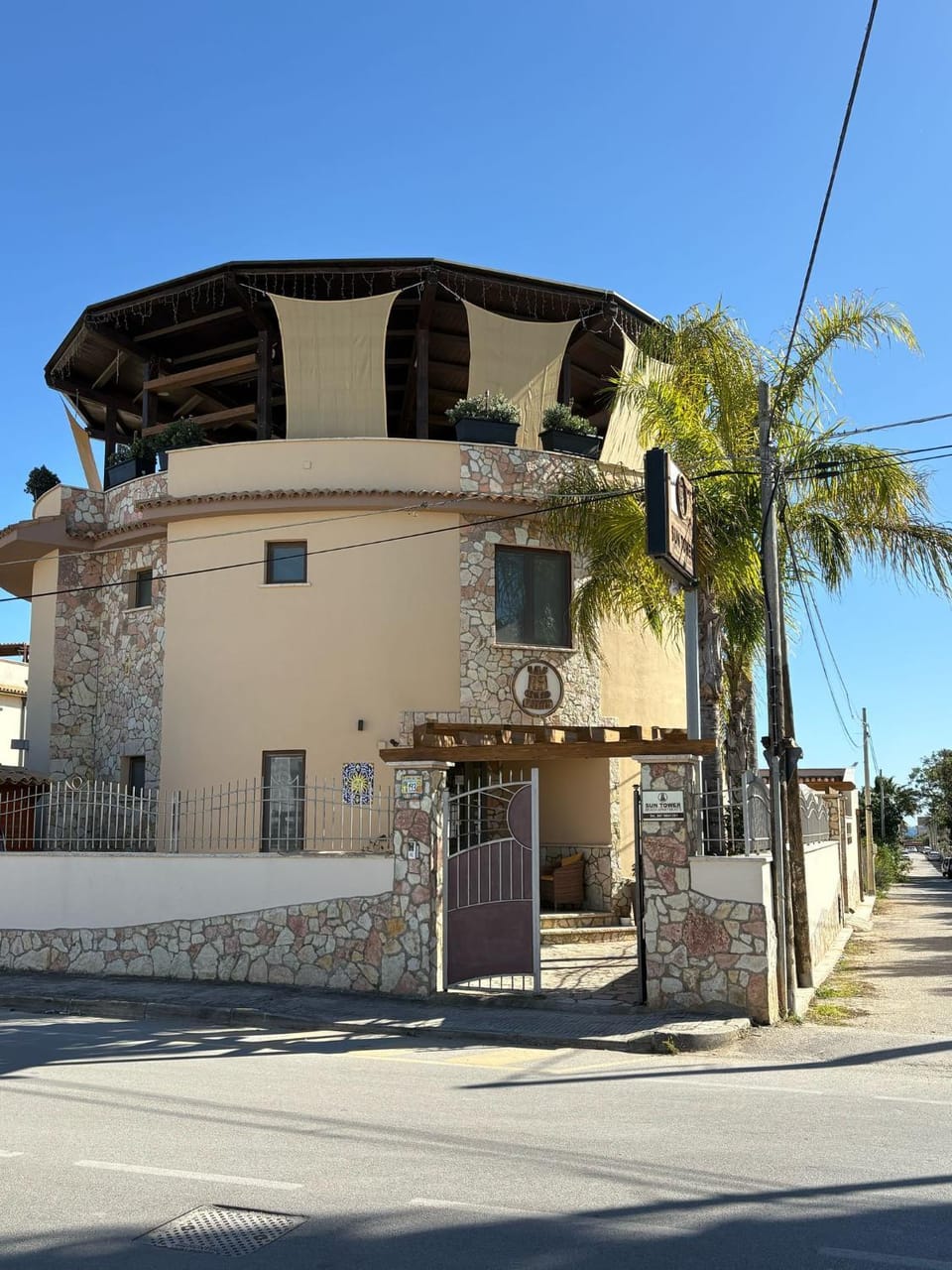 Facade/entrance