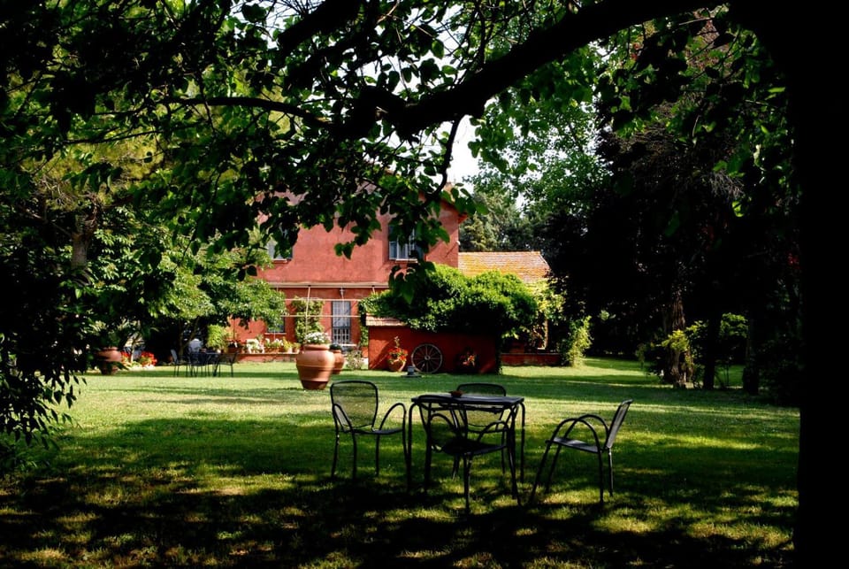 Property building, Spring, Day, Natural landscape, Summer, Garden, View (from property/room), Garden view, Inner courtyard view