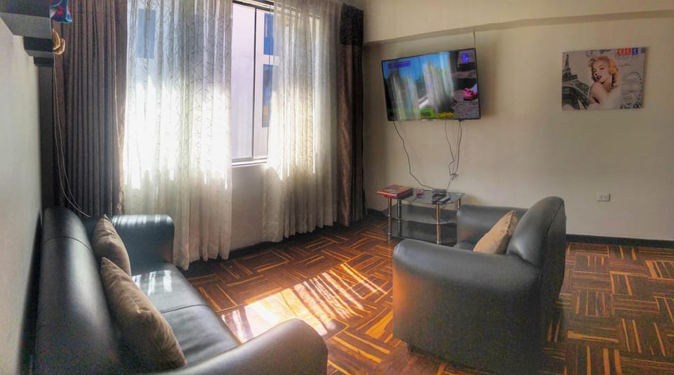 Nightclub / DJ, Living room, Lounge or bar, Seating area