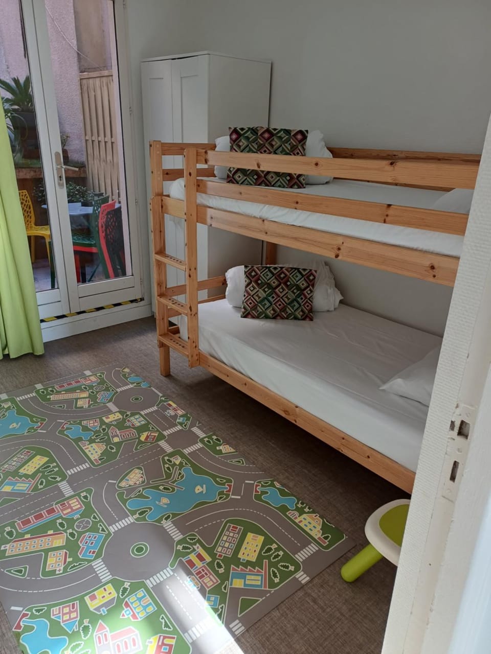 Bedroom, bunk bed