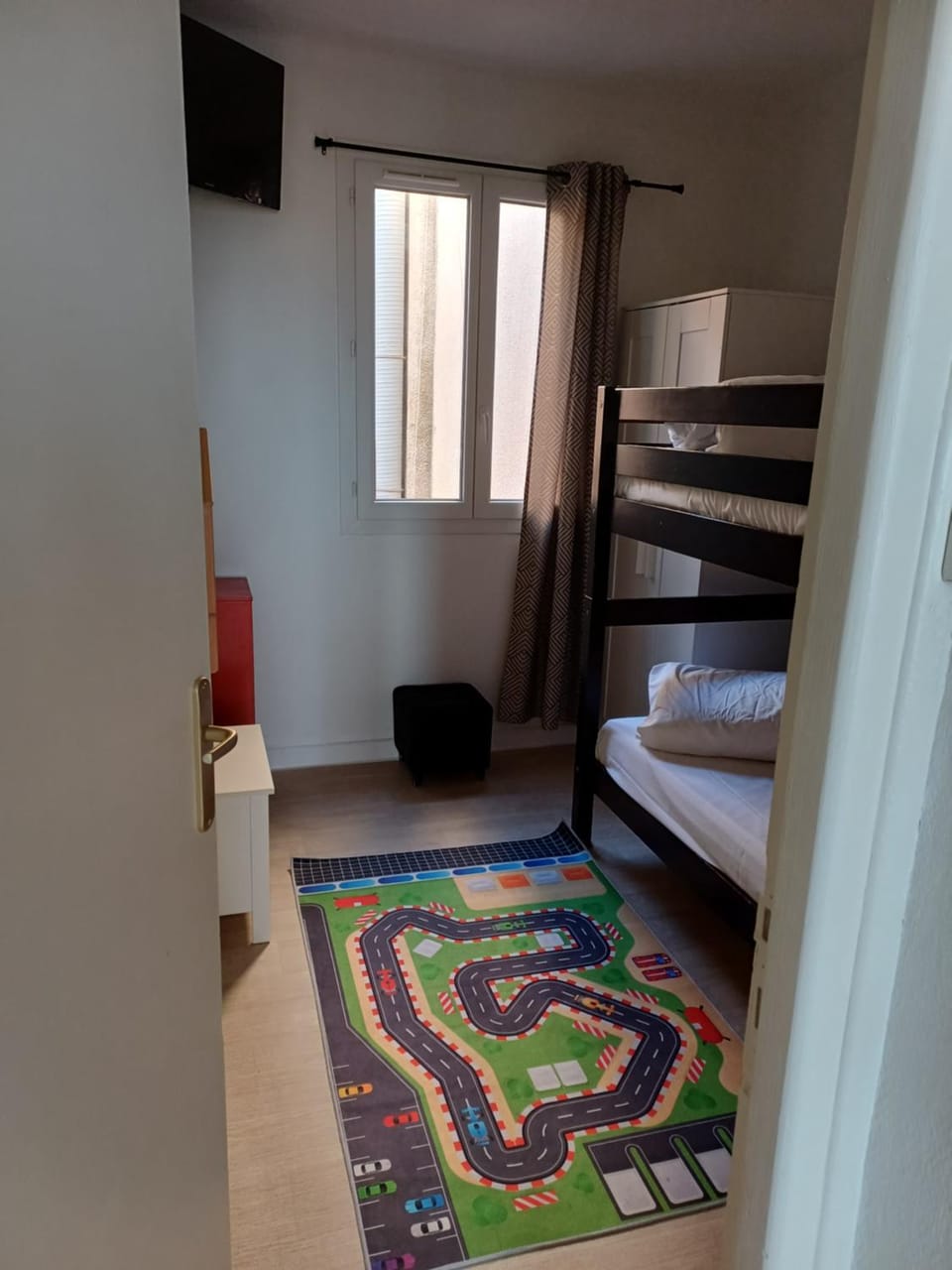 Bedroom, bunk bed