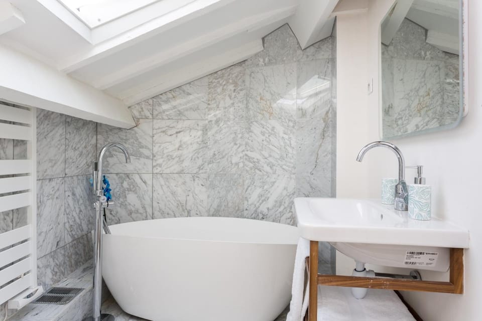 Ateliers de Montmartre ADM Bed and Breakfast in Paris