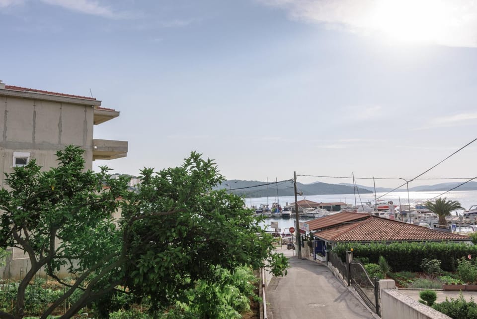 Marina Apartment in Okrug Gornji