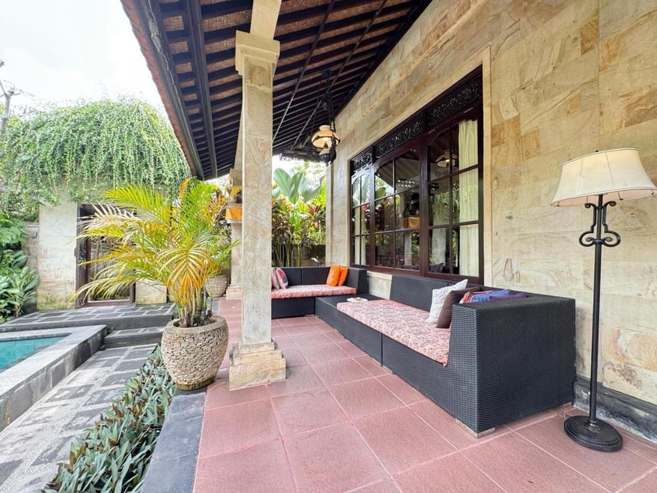 Seating area, sunbed