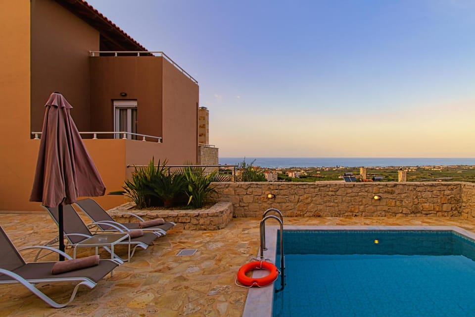 Patio, Day, Natural landscape, Pool view, Sea view, Swimming pool, Swimming pool, Quiet street view, sunbed